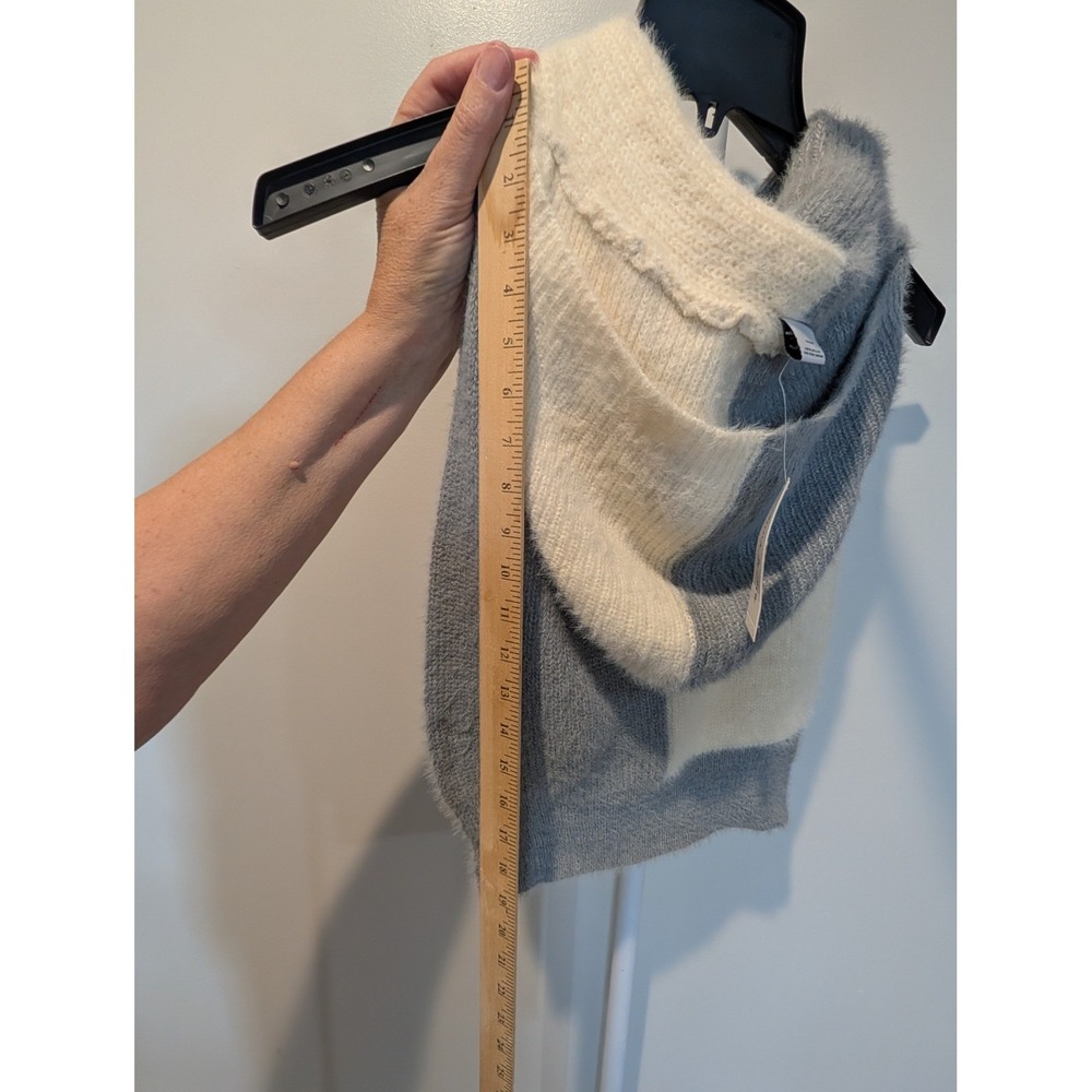 Anna & Ava Colorblock Plush Knit Hooded Scarf‎ Shawl Wrap Cream Grey - Picture 3 of 8